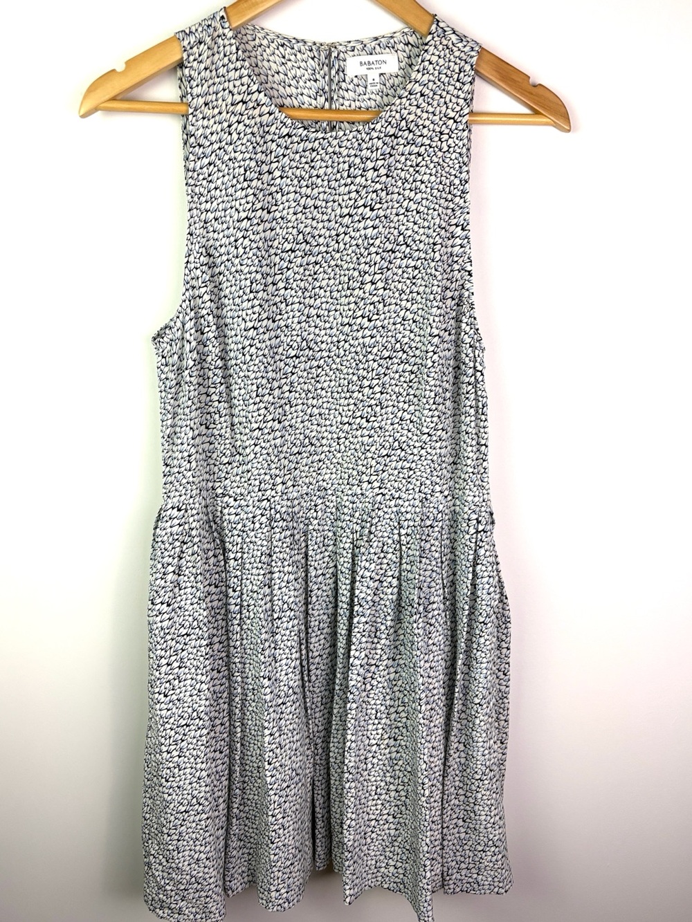 Aritzia Babaton Black & White 100% silk Dress size 8